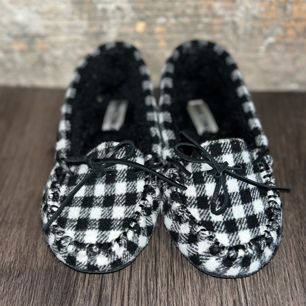 Minnetonka Slippers sz 9 M